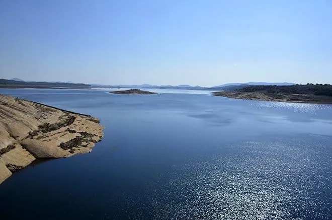 The blue water and granite shores of Lake Mutirikwi