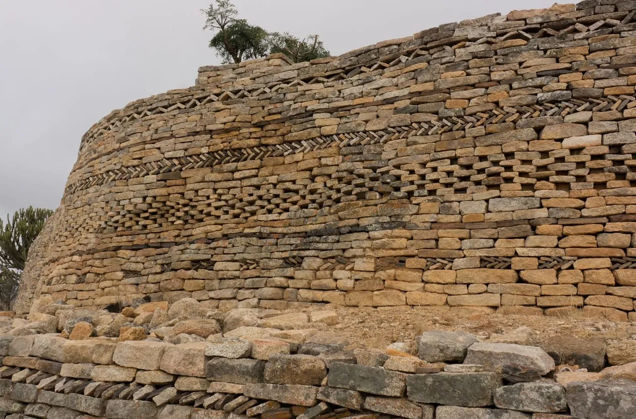 The decorated wall of the Naletale ruins